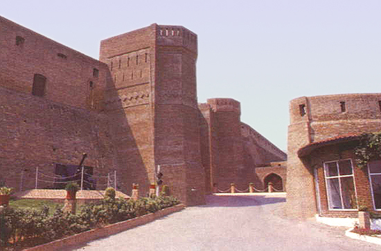 Photo Gallery of Northern Pakistan / balahisar_fort