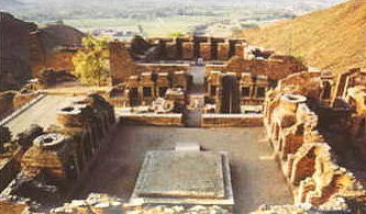 Photo Gallery of Northern Pakistan / takht-e-bahi