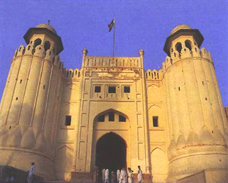 Photo Gallery of Punjab, Pakistan / alamgiri_gate