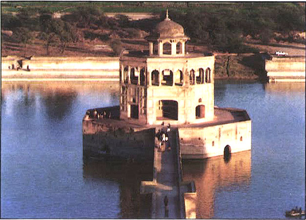 Photo Gallery of Punjab, Pakistan / Hiran_Minar_Sheikhupura